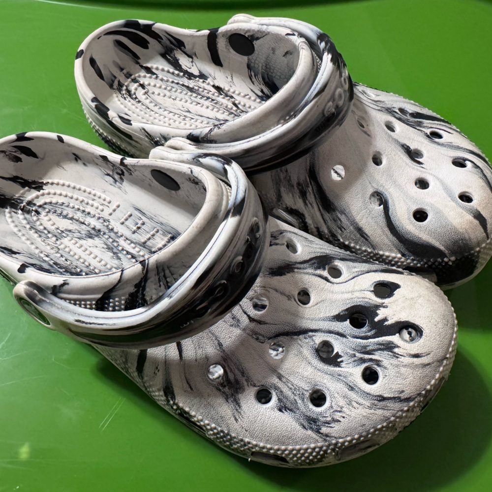 Crocs size 4 men’s/6 women’s